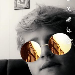 Meet your Posher, Issakiah